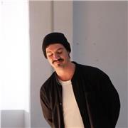 Profesor titulado en diseño digital, actualmente cursando un máster de investigación en diseño, con más de 12 años de experiencia